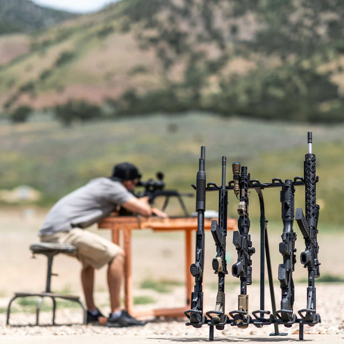 HoldUp Display Folding Gun Rack
