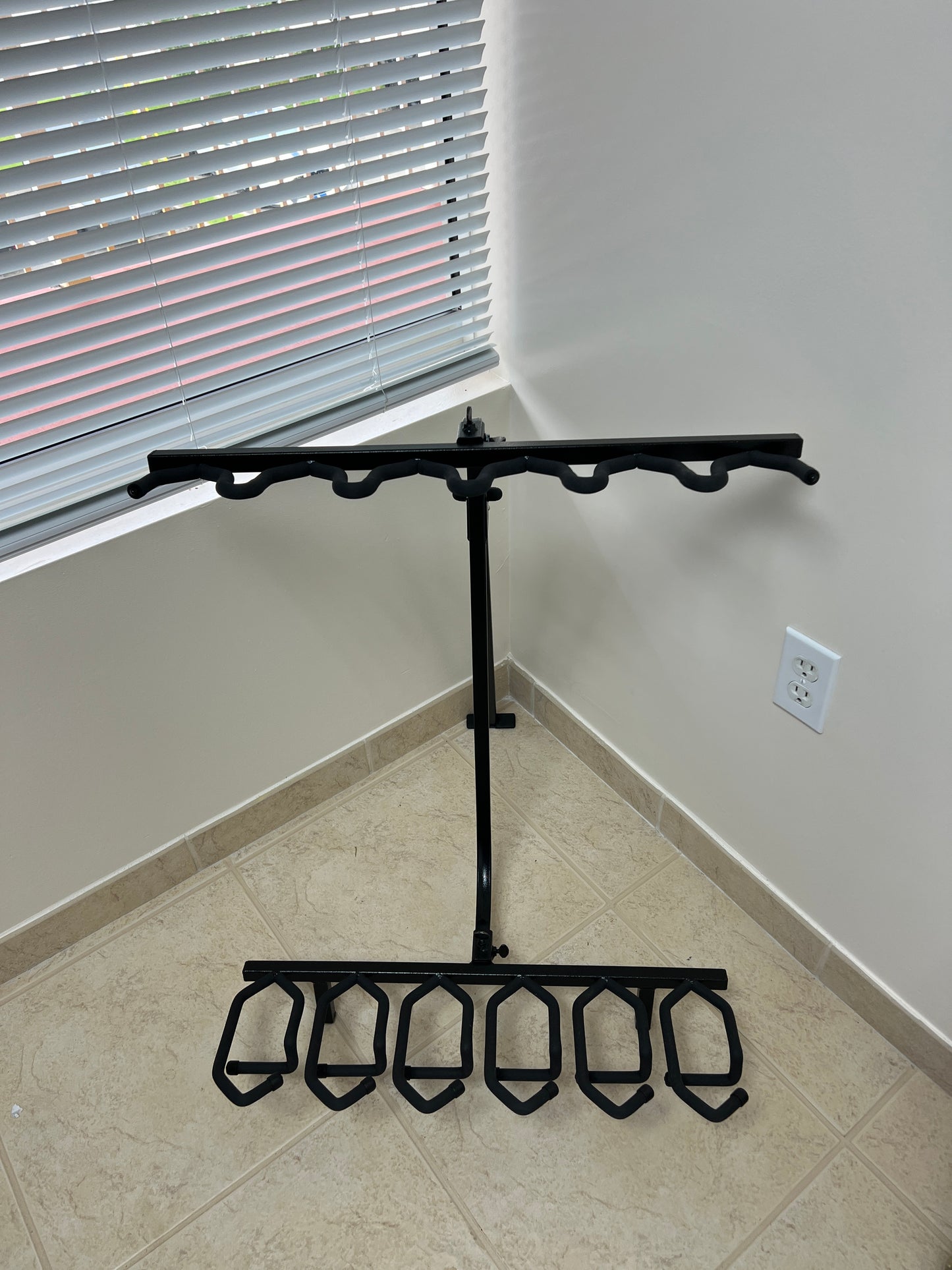 HoldUp Display Folding Gun Rack